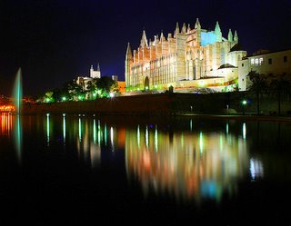 Майорка привлича не само с уютните си ресторанти, но и с невероятните нощни панорами