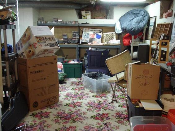 Мазетата, килерите, гаражите са обичайното място за нахвърляне на нещата, които 'може да потрябват' Снимка: windylou.typepad.com.com