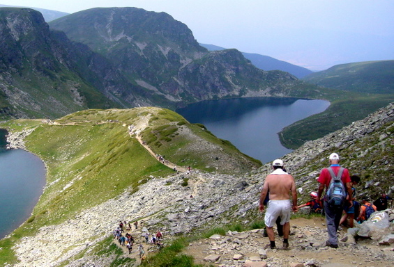 Изкачваш каменни сипеи, слизаш по каменни сипеи...