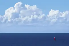 Ветроходна яхта в открито море