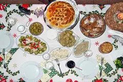 Празнична трапеза за Бъдни вечер