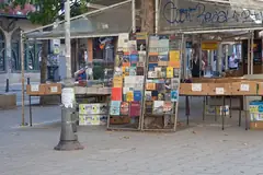 Сергии с книги на площад „Славейков“ в София