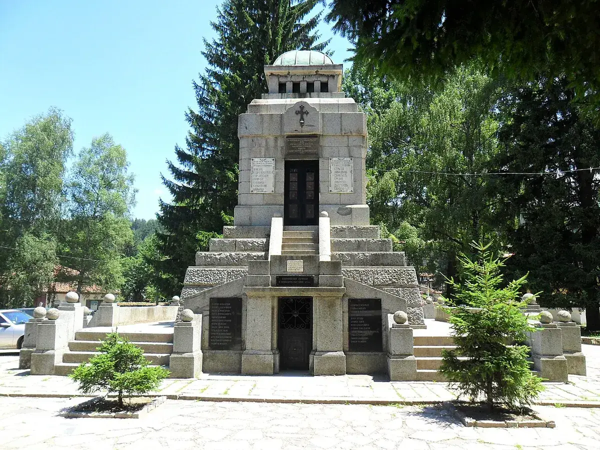 Паметникът-костница на загиналите в Априлското въстание в Копривщица