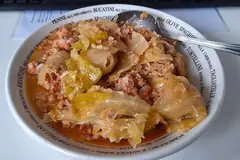 Сарми от кисело зеле в чиния