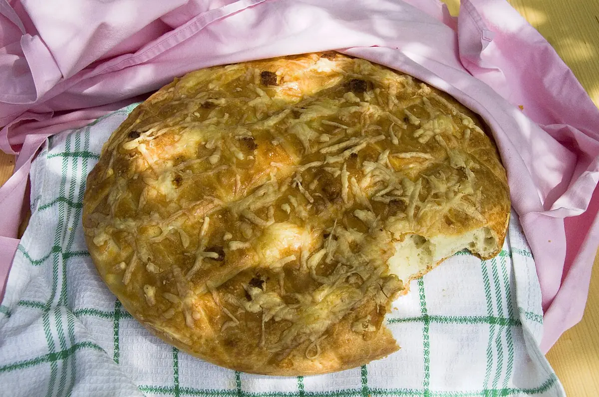Кръгла празнична погача