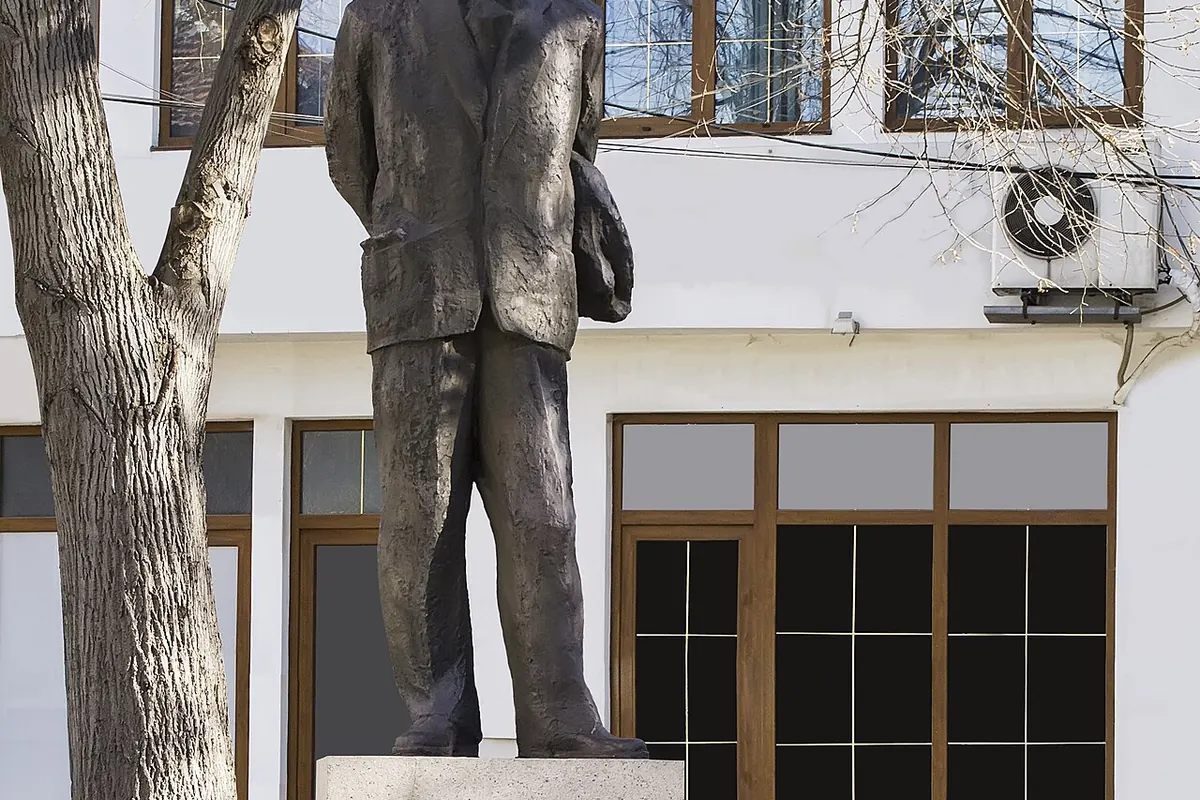 Паметникът на Ран Босилек в Габрово