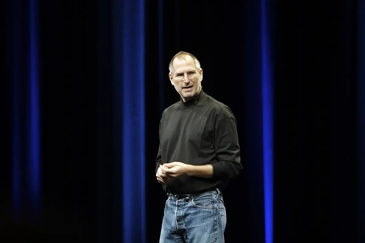 Стив Джобс на сцената по време на презентация на Apple през 2007 г.