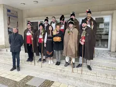 Коледари от Крайморие в празнични носии