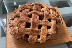Ябълков пай с решетка от тесто